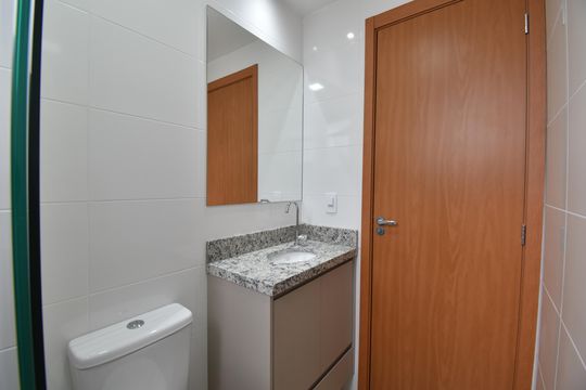 Banheiro 2 de apartamento para alugar com 2 quartos, 65m² em Bacacheri, Curitiba