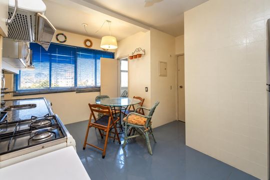 Cozinha de apartamento para alugar com 3 quartos, 110m² em Petrópolis, Porto Alegre