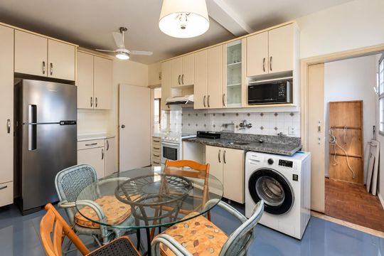 Cozinha de apartamento para alugar com 3 quartos, 110m² em Petrópolis, Porto Alegre