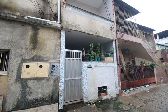 Fachada de casa para alugar com 2 quartos, 120m² em Centro, Nilópolis