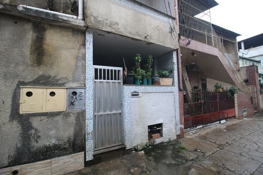 Fachada de casa para alugar com 2 quartos, 120m² em Centro, Nilópolis