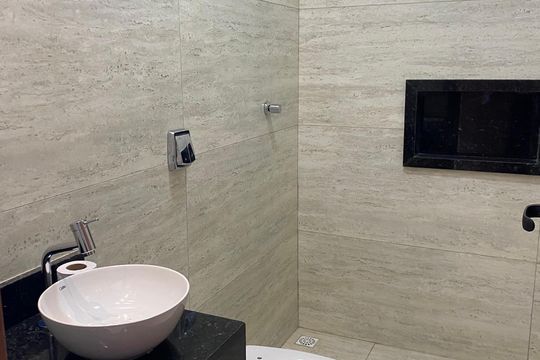 Banheiro de casa à venda com 3 quartos, 185m² em Solange Park II, Goiânia