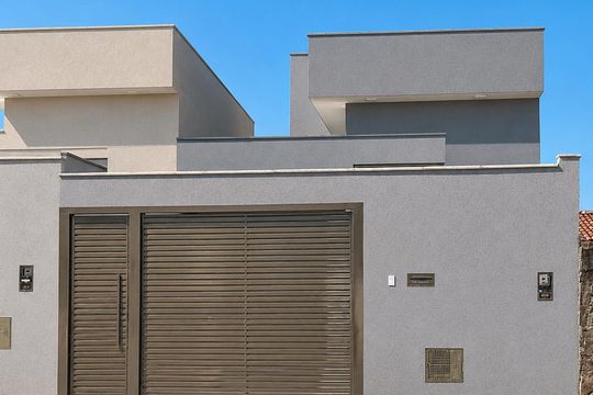 Fachada de casa à venda com 3 quartos, 185m² em Solange Park II, Goiânia