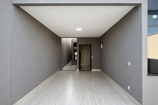 Área externa de casa à venda com 3 quartos, 185m² em Solange Park II, Goiânia