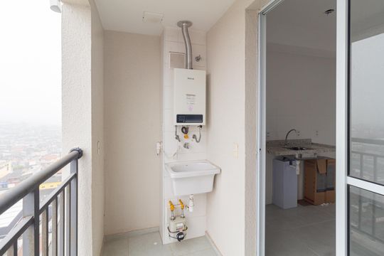 Área de serviço de apartamento para alugar com 2 quartos, 36m² em Jardim Santo Estevao, Carapicuíba
