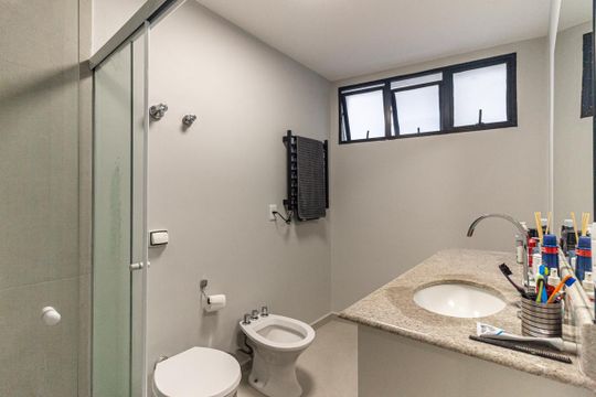 Banheiro de apartamento à venda com 2 quartos, 98m² em Higienópolis, São Paulo