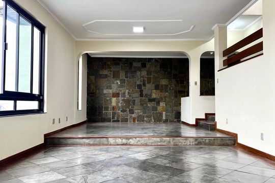 Casa para alugar com 5 quartos, 200m² em Cruzeiro do Sul, Juiz de Fora