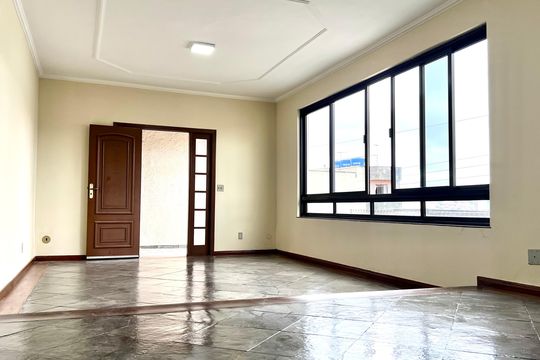 Sala de casa para alugar com 5 quartos, 200m² em Cruzeiro do Sul, Juiz de Fora