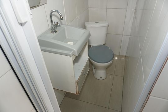 Lavabo de casa de condomínio para alugar com 2 quartos, 60m² em Jardim Casa Branca, Embu das Artes