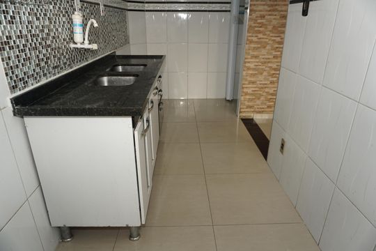 Cozinha de casa de condomínio para alugar com 2 quartos, 60m² em Jardim Casa Branca, Embu das Artes
