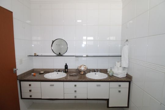Banheiro da Suíte 2 de apartamento para alugar com 4 quartos, 275m² em Jardim Esplanada, São José dos Campos