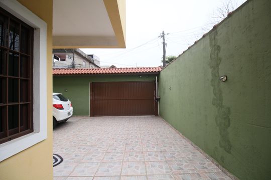 Garagem de casa para alugar com 5 quartos, 250m² em Jardim Helga, São Paulo