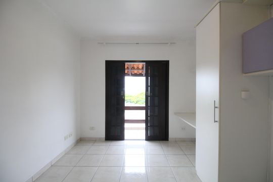 Suíte 2 de casa para alugar com 5 quartos, 250m² em Jardim Helga, São Paulo
