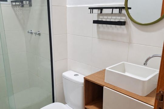 Banheiro de apartamento para alugar com 2 quartos, 40m² em Jardim Alvorada, Nova Iguaçu