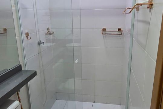 Banheiro Suíte de apartamento para alugar com 2 quartos, 55m² em Estrela do Norte, São Gonçalo