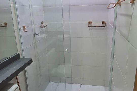 Banheiro Suíte de apartamento para alugar com 2 quartos, 55m² em Estrela do Norte, São Gonçalo