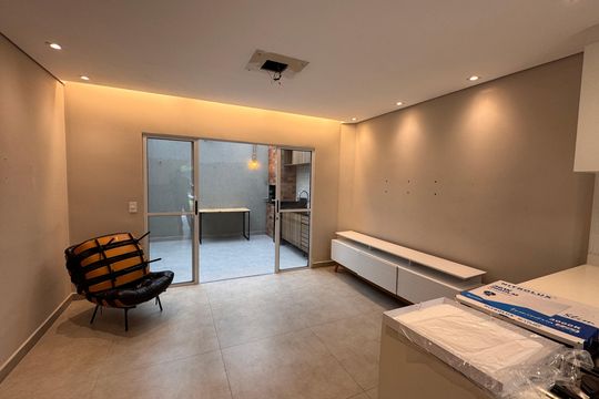 Sala de casa de condomínio para alugar com 2 quartos, 75m² em Caiapia, Cotia
