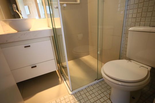 Banheiro de apartamento à venda com 2 quartos, 52m² em São Pedro, Osasco