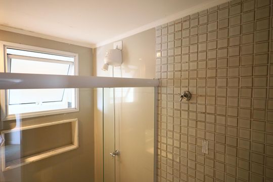Banheiro de apartamento à venda com 2 quartos, 52m² em São Pedro, Osasco