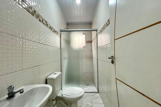 Banheiro de apartamento para alugar com 2 quartos, 51m² em Jardim Itacolomi, São Paulo