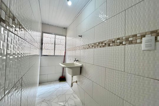 Área de Serviço de apartamento para alugar com 2 quartos, 51m² em Jardim Itacolomi, São Paulo
