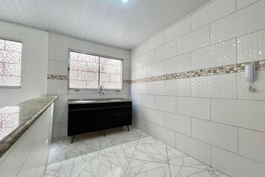 Cozinha de apartamento para alugar com 2 quartos, 51m² em Jardim Itacolomi, São Paulo