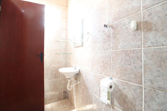 Banheiro do Quarto 2 de apartamento para alugar com 3 quartos, 90m² em Tibery, Uberlândia
