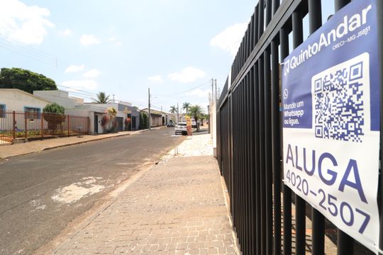 Plaquinha de apartamento para alugar com 3 quartos, 90m² em Tibery, Uberlândia