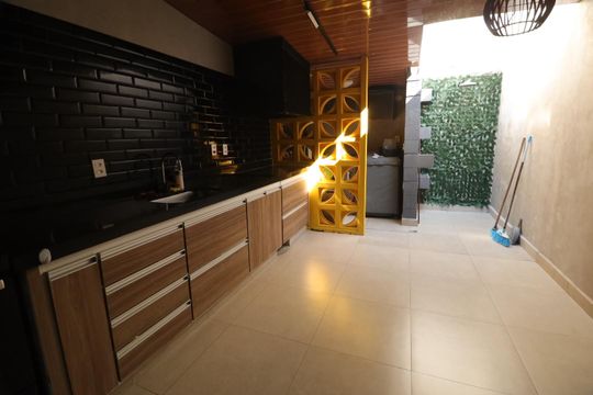 Casa à venda com 2 quartos, 100m² em Vila Maria Eugênia, Campinas