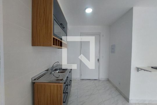 Cozinha de apartamento para alugar com 2 quartos, 37m² em Vila Gea, São Paulo