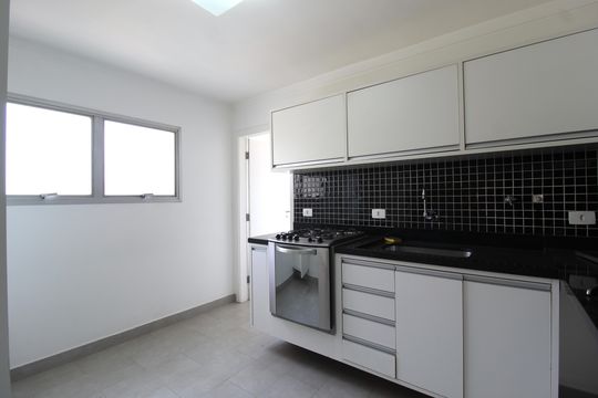 Cozinha de apartamento para alugar com 1 quarto, 75m² em Itaim Bibi, São Paulo