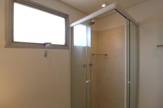 Banheiro de apartamento para alugar com 1 quarto, 75m² em Itaim Bibi, São Paulo
