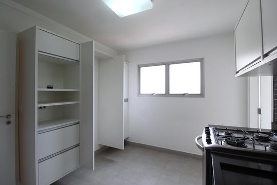 Cozinha de apartamento para alugar com 1 quarto, 75m² em Itaim Bibi, São Paulo