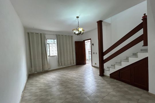 Sala de casa para alugar com 3 quartos, 174m² em Praça Seca, Rio de Janeiro