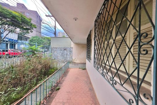 Varanda  de casa para alugar com 6 quartos, 181m² em Serra, Belo Horizonte