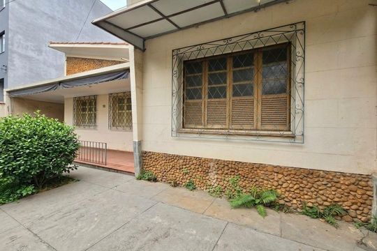 Fachada de casa para alugar com 6 quartos, 181m² em Serra, Belo Horizonte