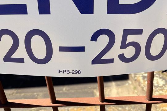 Plaquinha Instalada código IHPB-298 de apartamento à venda com 2 quartos, 100m² em Petrópolis, Porto Alegre