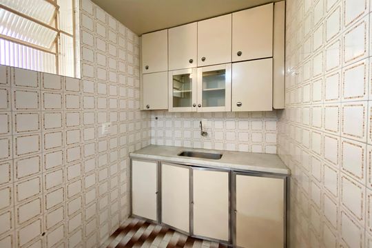 Cozinha de apartamento à venda com 3 quartos, 75m² em Santo Antônio, Belo Horizonte