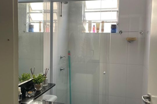 Banheiro de apartamento à venda com 2 quartos, 43m² em Jardim Nova Europa, Campinas