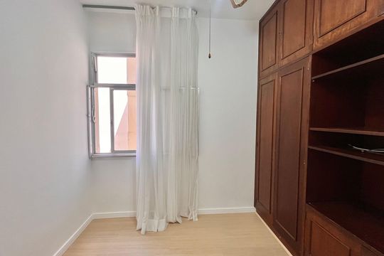Quarto 1 de apartamento para alugar com 2 quartos, 66m² em Copacabana, Rio de Janeiro