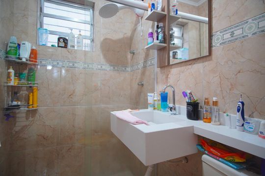 Banheiro de apartamento à venda com 1 quarto, 58m² em Jardim Dona Leopoldina, Porto Alegre