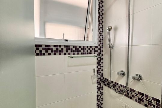 Banheiro suíte  de apartamento para alugar com 3 quartos, 67m² em Vila Barros, Barueri