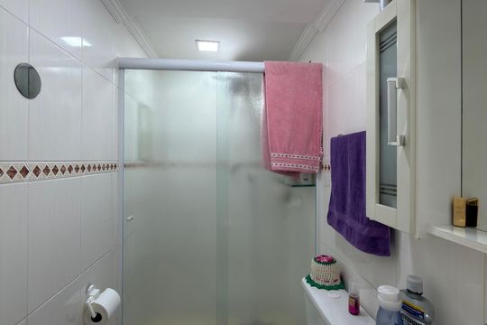 Banheiro Social de apartamento à venda com 2 quartos, 52m² em Alves Dias, São Bernardo do Campo