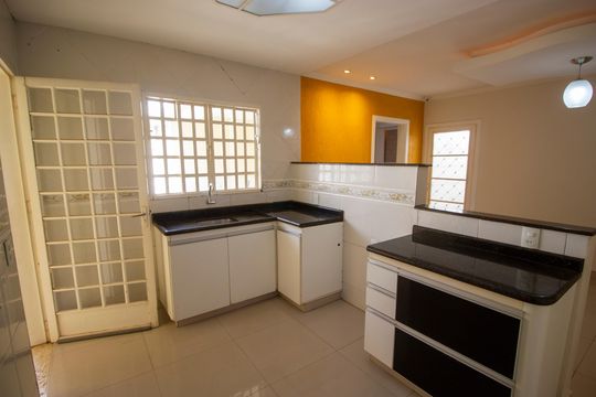 Casa para alugar com 3 quartos, 135m² em Qnp 34, Brasília