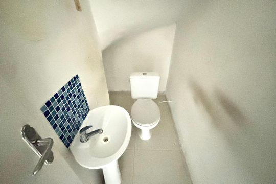 Banheiro de casa para alugar com 2 quartos, 60m² em Vila Talarico, São Paulo
