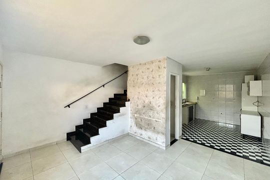 Sala de casa para alugar com 2 quartos, 60m² em Vila Talarico, São Paulo