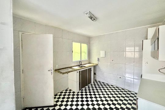 Cozinha de casa para alugar com 2 quartos, 60m² em Vila Talarico, São Paulo