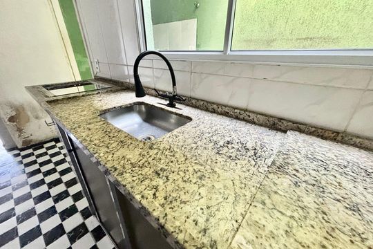 Cozinha de casa para alugar com 2 quartos, 60m² em Vila Talarico, São Paulo