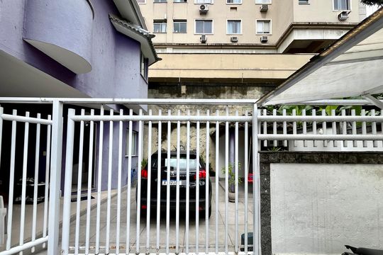 Garagem de casa de condomínio à venda com 3 quartos, 144m² em Taquara, Rio de Janeiro