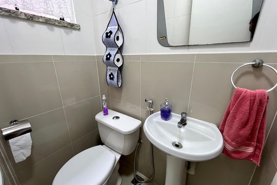 Lavabo de casa de condomínio à venda com 3 quartos, 144m² em Taquara, Rio de Janeiro